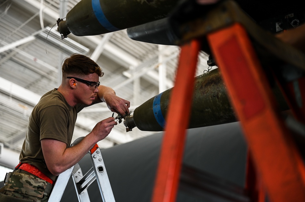 2nd AMXS Airmen compete in weapons load competition