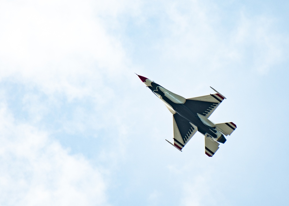 Thunderbirds arrive at Patrick Space Force Base for the Cocoa Beach Air Show
