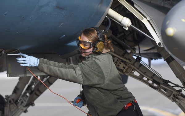 Arctic Gold 21-2 hot pit refueling