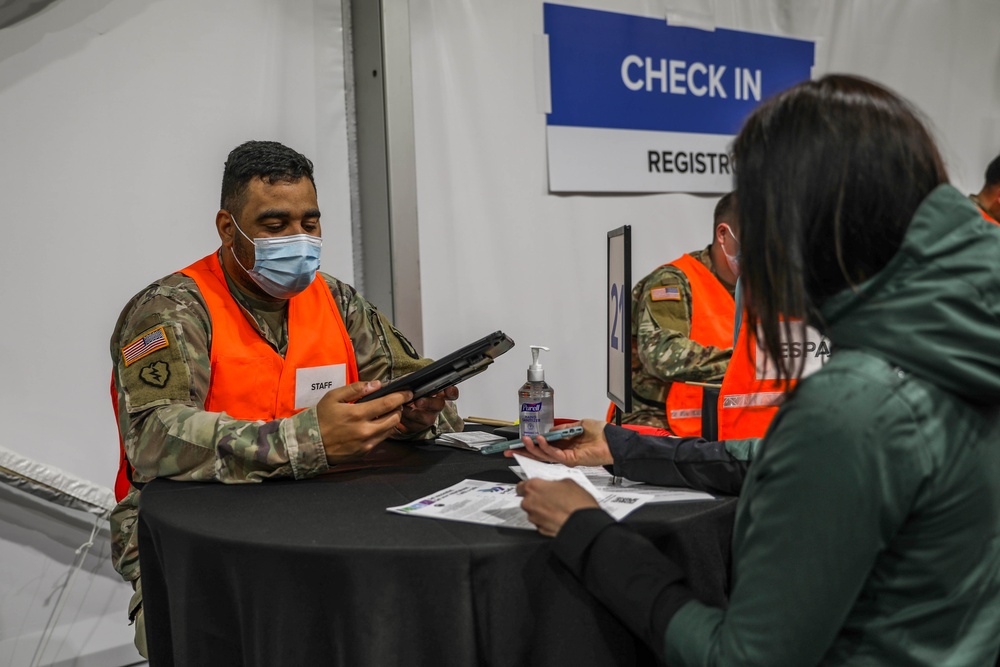 101st Soldiers continue to support FEMA at the United Center COVID-19 Community Vaccination Center, Chicago.