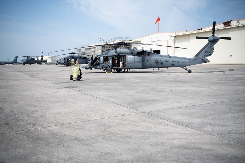 33rd RQS Conducts Pre-Flight Checks