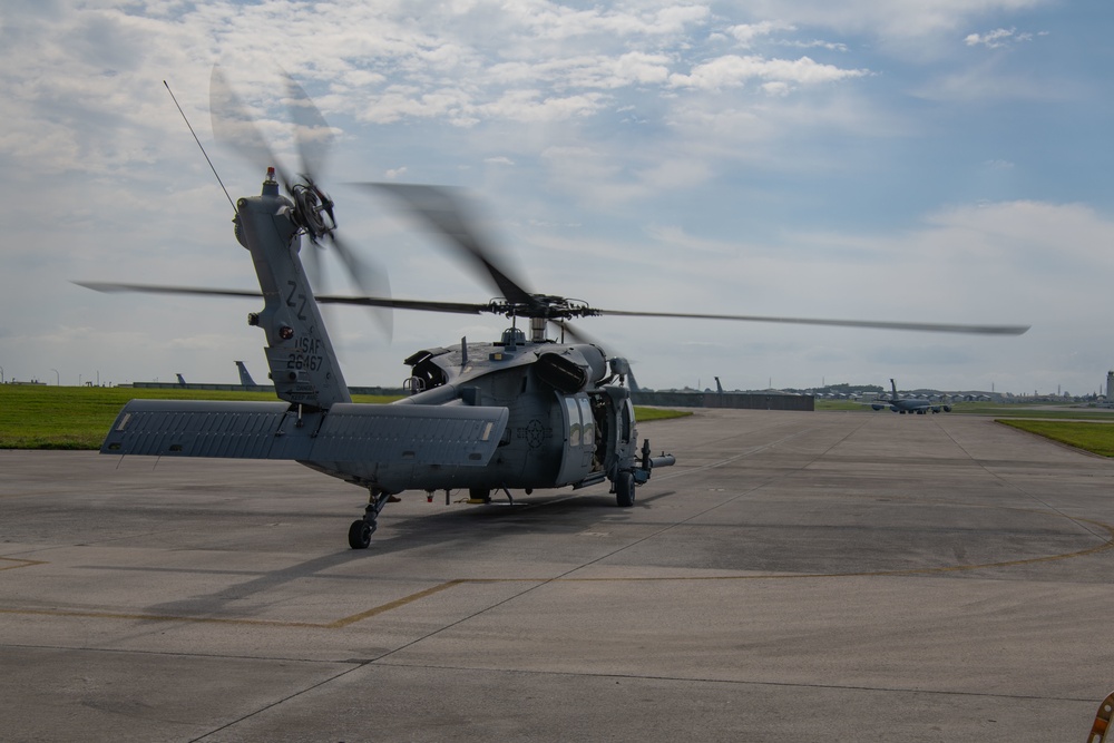 33rd RQS Conducts Pre-Flight Checks