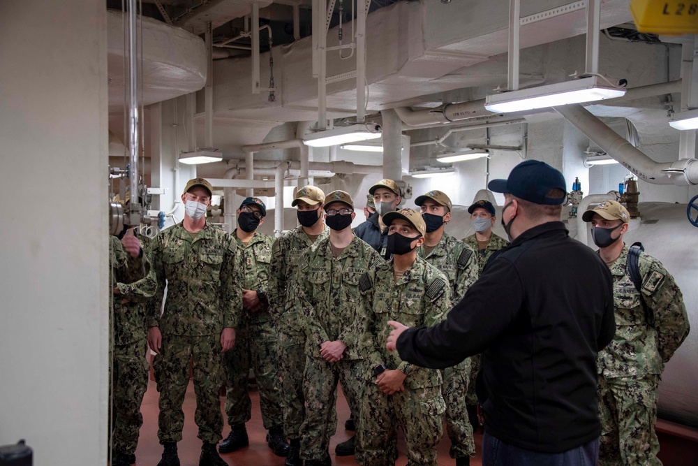 USS America hosts junior officer familiarization