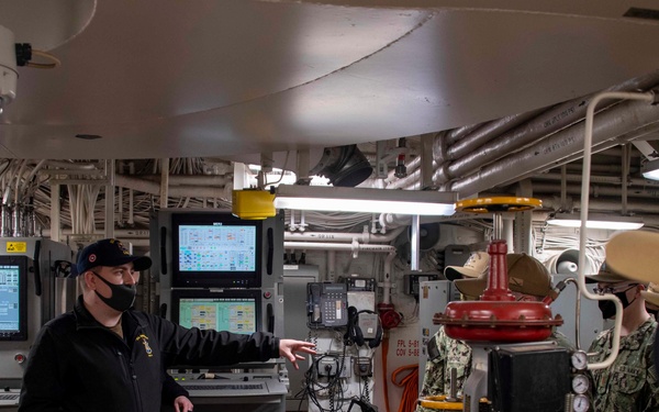 USS America hosts junior officer familiarization