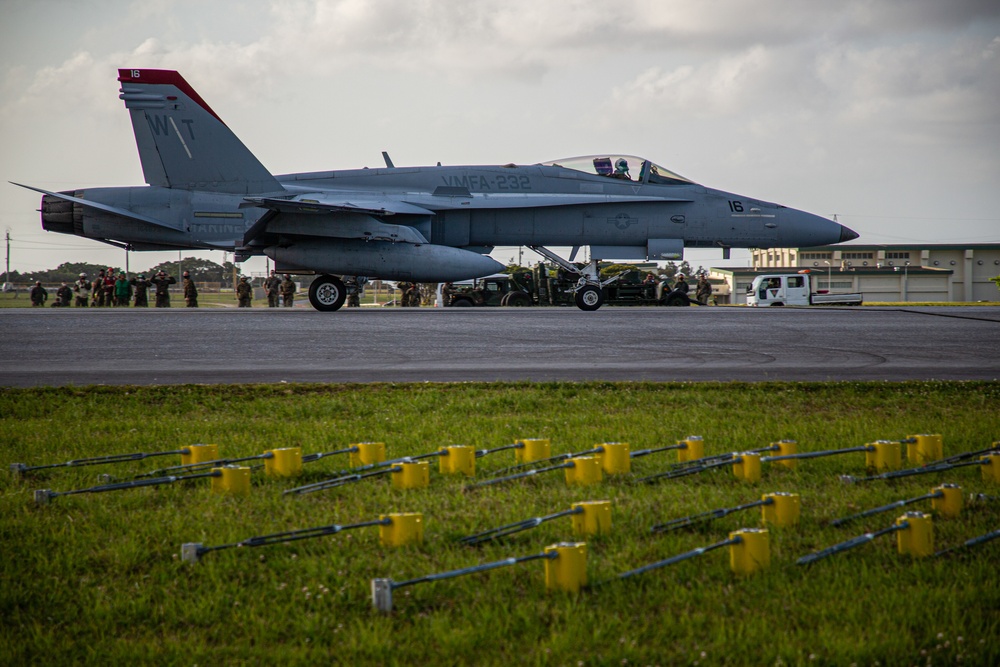 MWSS-172 F/A-18C ARRESTMENT GEAR LANDING