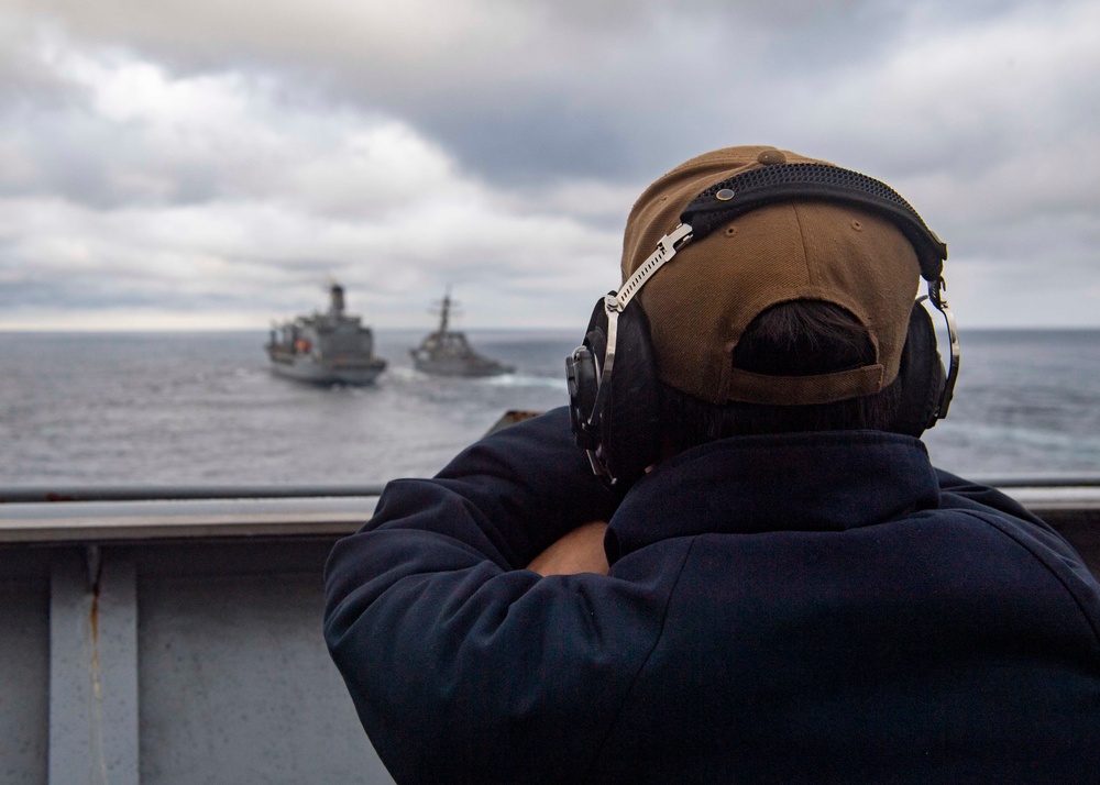 USS Carter Hall Conducts RAS with USNS John Lenthall