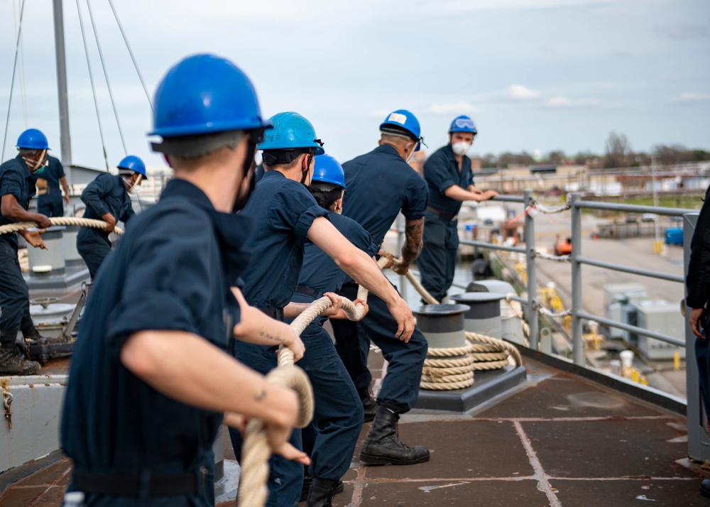 USS Carter Hall Leaves for Deployment