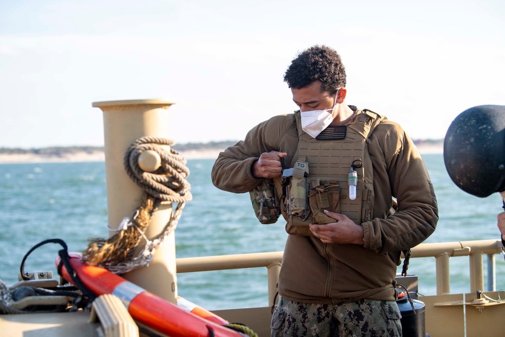 USS Carter Hall Conducts LCU Operations