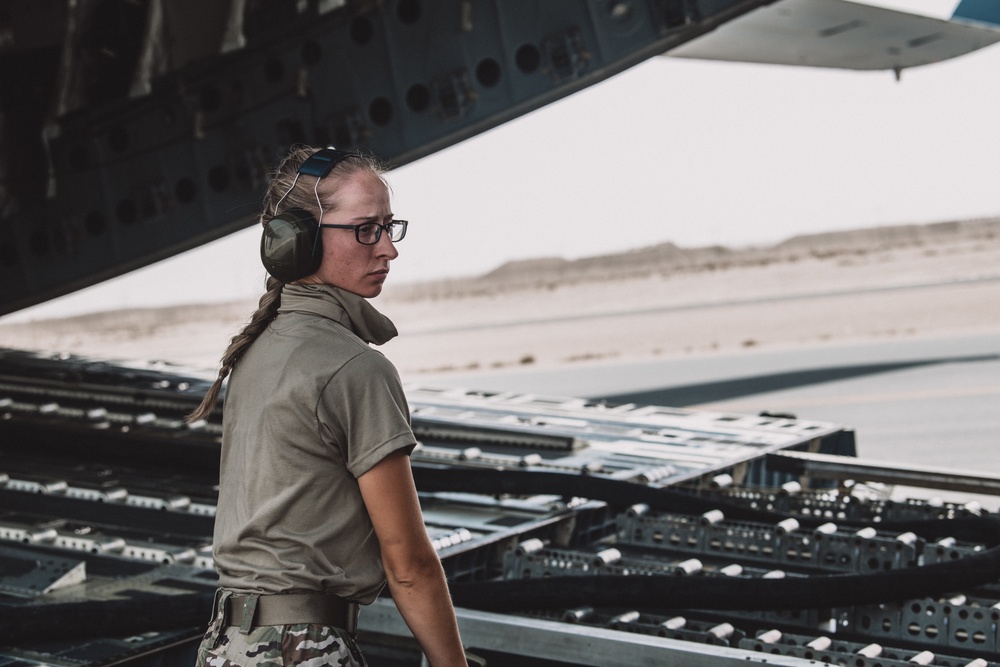 C-17 aircrew qualify on the Aerial Bulk Fuel Delivery System at AUAB
