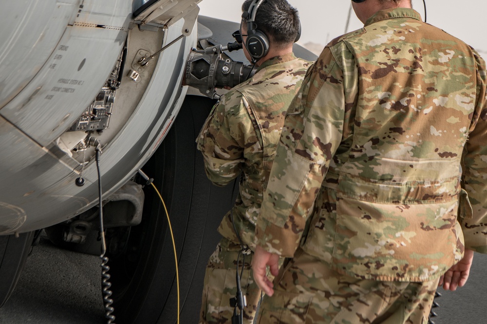 AUAB tests C-17 Globemaster III hot refueling