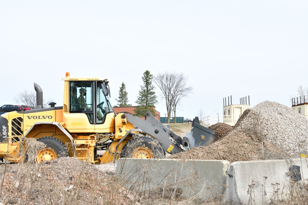 148th Pavements and Construction Equipment personnel train