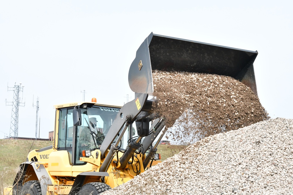 148th Pavements and Construction Equipment personnel train
