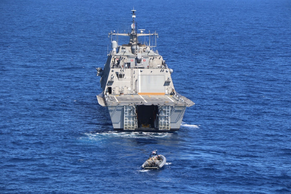 USS Wichita Prepares to Recover an 11-Meter Rigid Hull Inflatable Boat While Underway