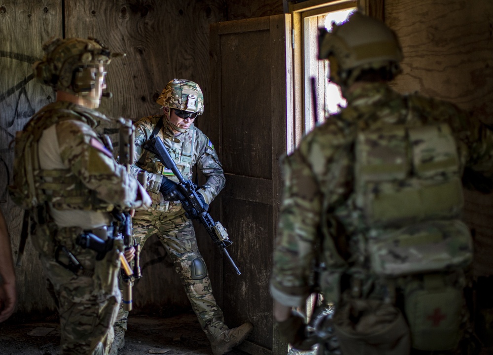 DVIDS - Images - US, Uzbek Soldiers Conduct MOUT Training [Image 2 of 2]