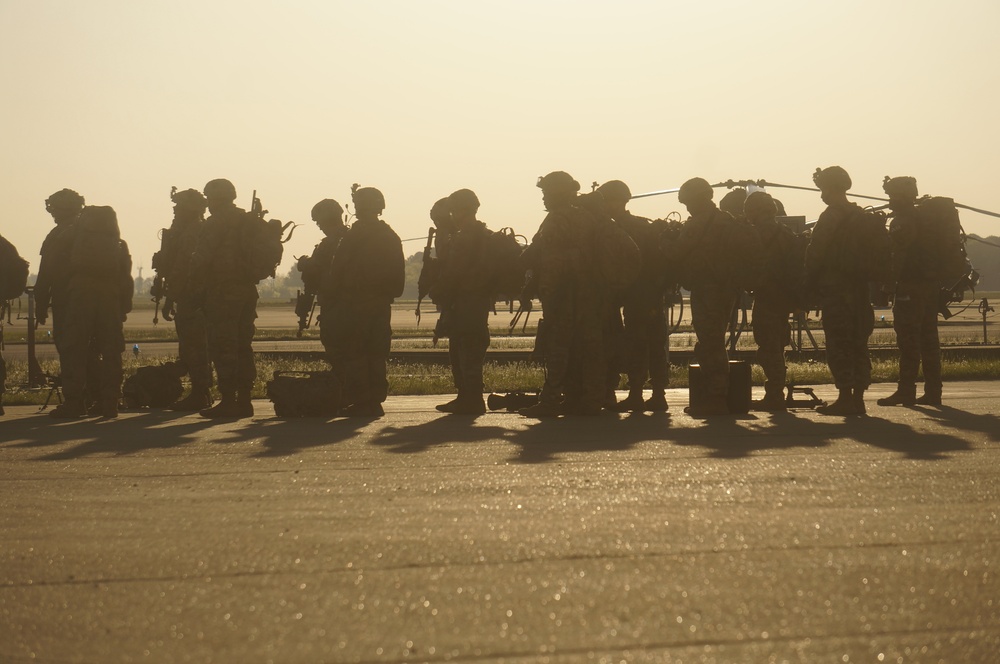 1-502nd Prepares to Board CH-47 During DRE