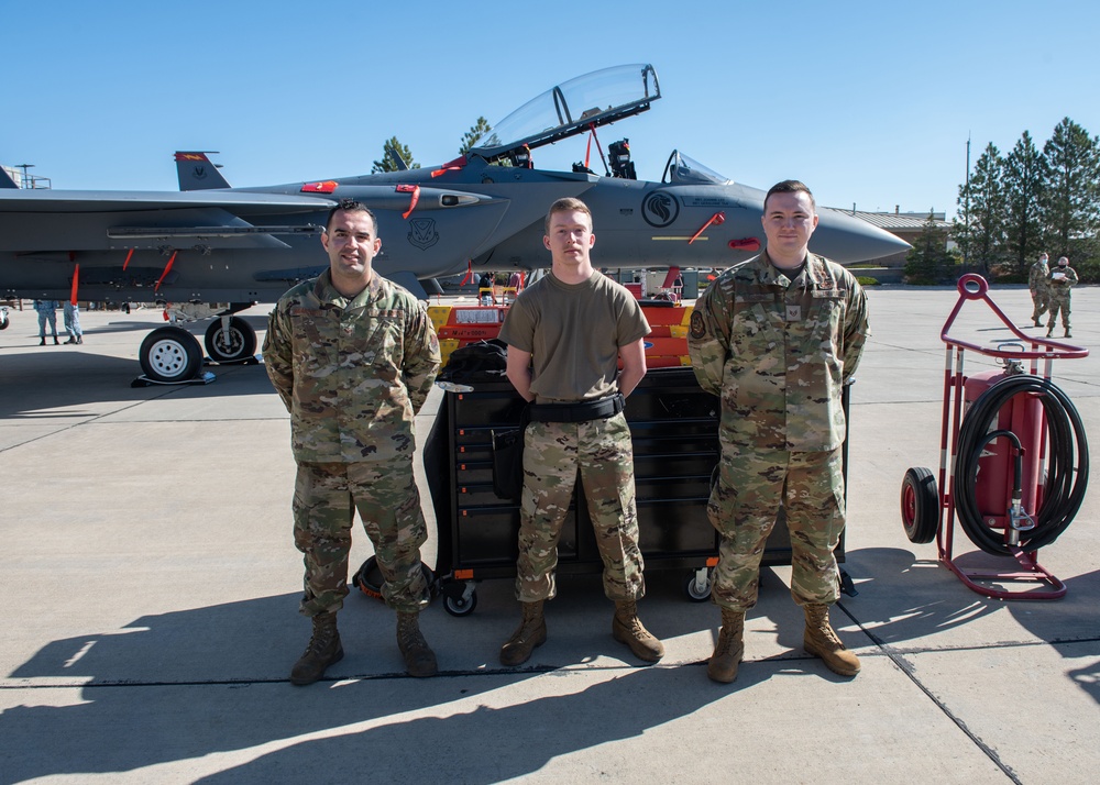 Fighter Squadrons compete in Quarterly Load Crew Competition