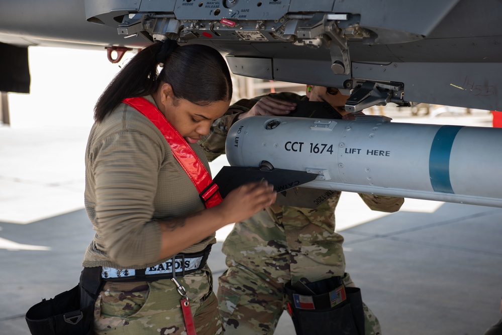 Fighter Squadrons compete in the Quarterly Load Crew Competition