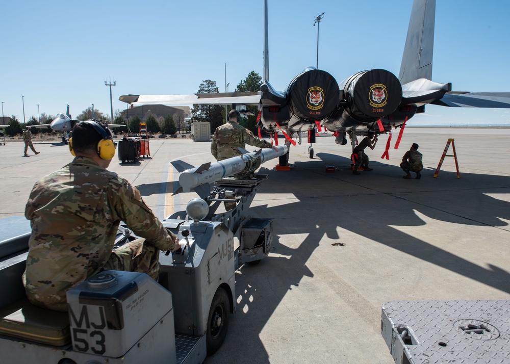 Fighter Squadrons compete in the Quarterly Load Crew Competition