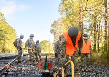 Marine instructors teach U.S. Soldiers railway operation
