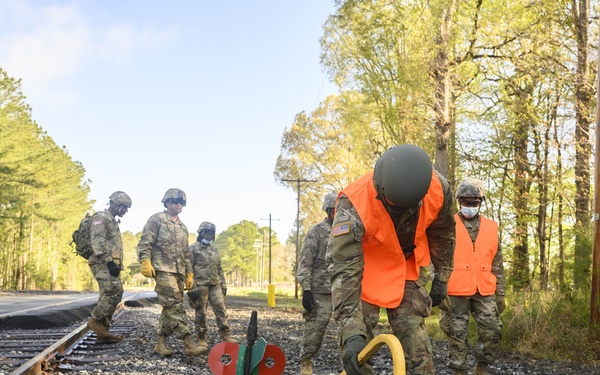 Marine instructors teach U.S. Soldiers railway operation