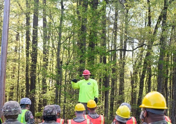 Marine instructors teach U.S. Soldiers railway operations