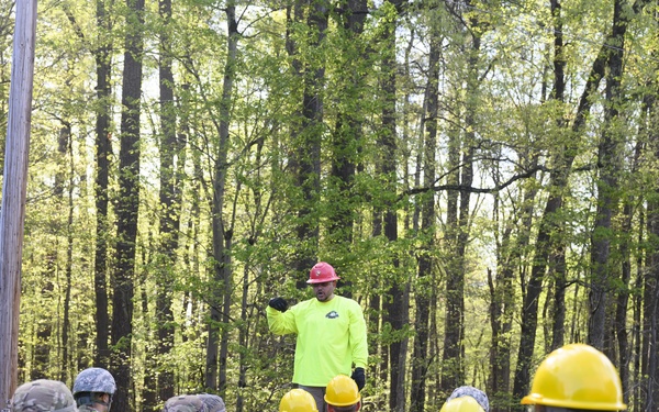 Marine instructors teach U.S. Soldiers railway operations