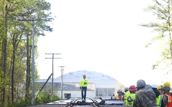 Marine instructors teach U.S. Soldiers railway operations