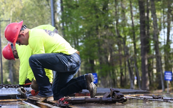 Marine instructors teach U.S. Soldiers railway operations