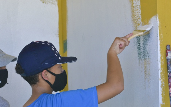 36th HCOS Airmen, mayor’s staff paint Agat bus stops