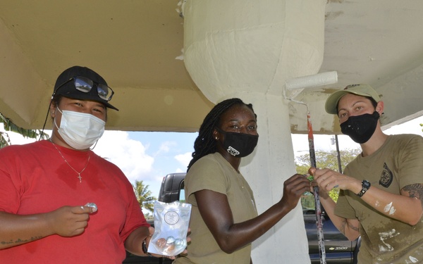 36th HCOS Airmen, mayor’s staff paint Agat bus stops