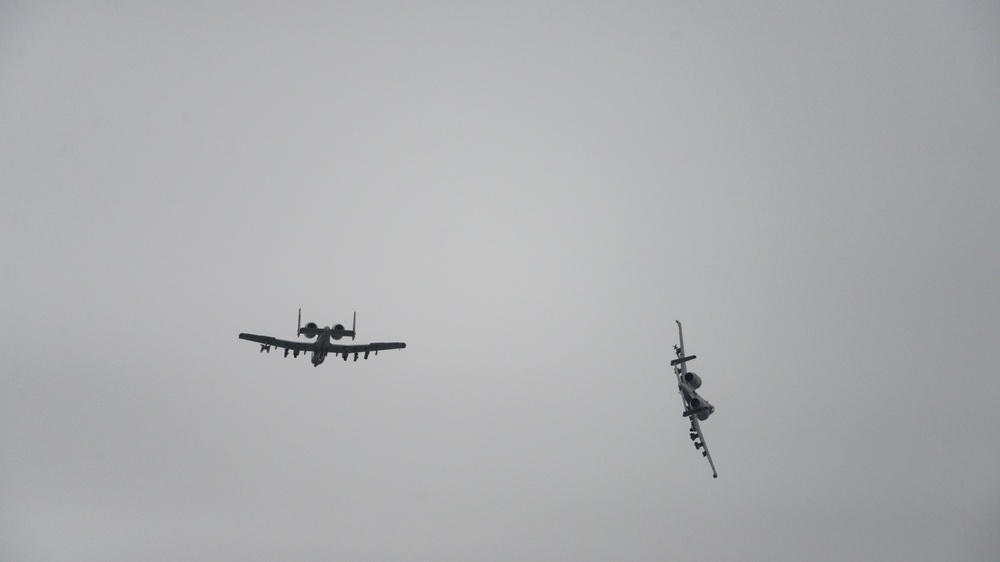 Wolf Pack, Mustangs charge runway