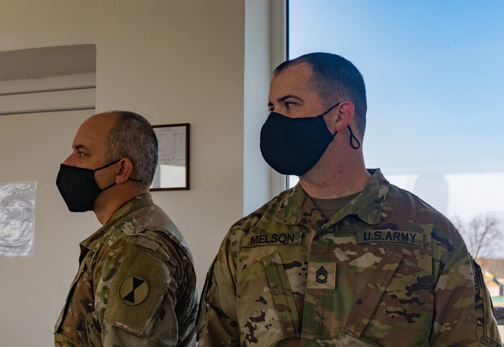 TF Raven members watch as Ukrainian forces train