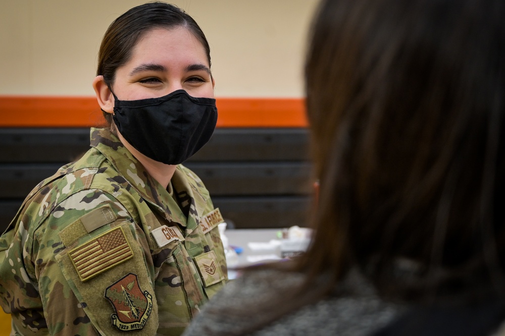 U.S. Air Force Staff Sgt. Victoria Goluszka Administers Vaccines To Illinois Residents