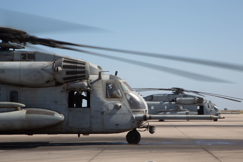 3rd MAW CG lands at HMH-361 Squadron