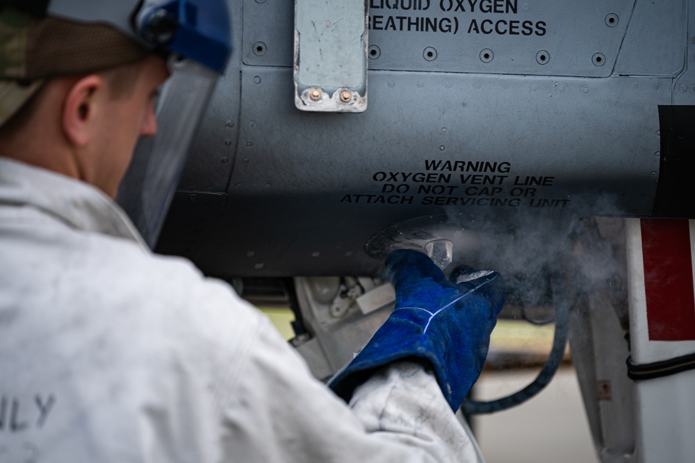 Airmen upload LOX for Hawgsmoke 2021