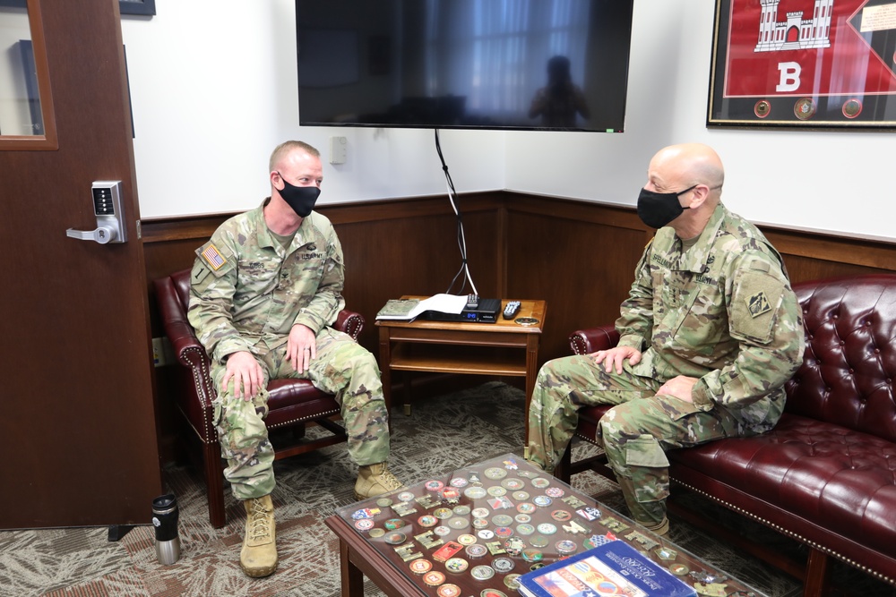 Chief of Engineers conducts office call with POD Commander