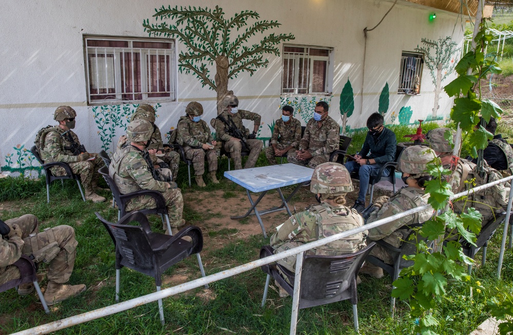 U.S. Army Soldiers visits a SDF Training and Operations Facility