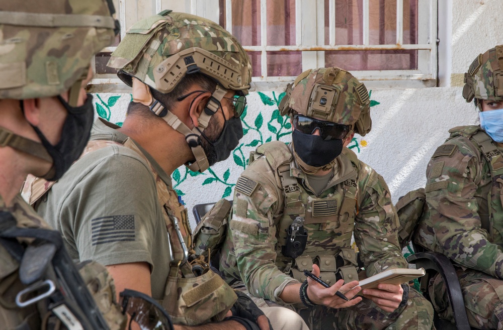 U.S. Army Soldiers visits a SDF Training and Operations Facility