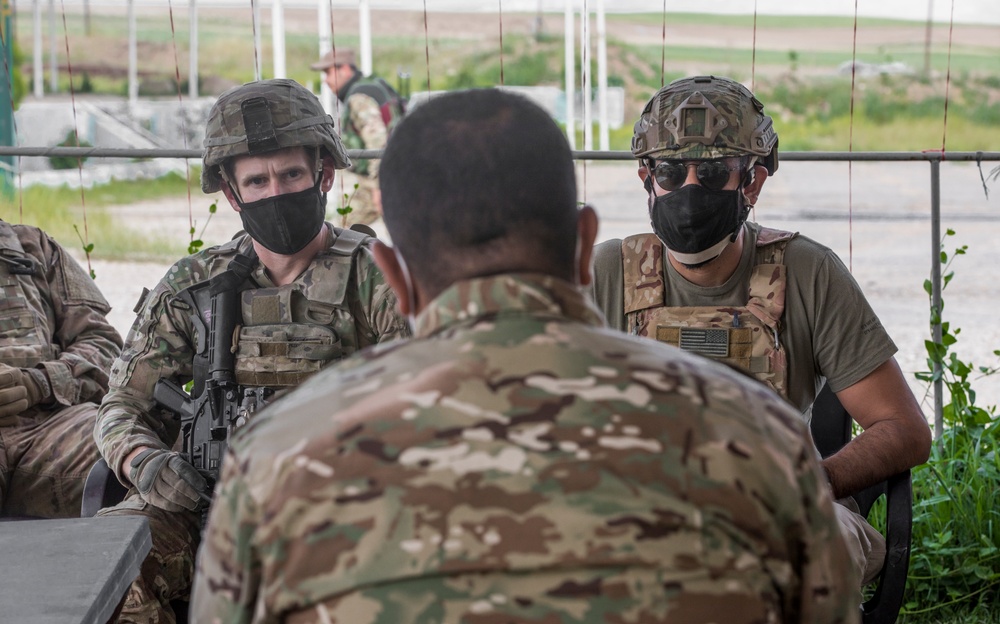 U.S. Army Soldiers visits a SDF Training and Operations Facility