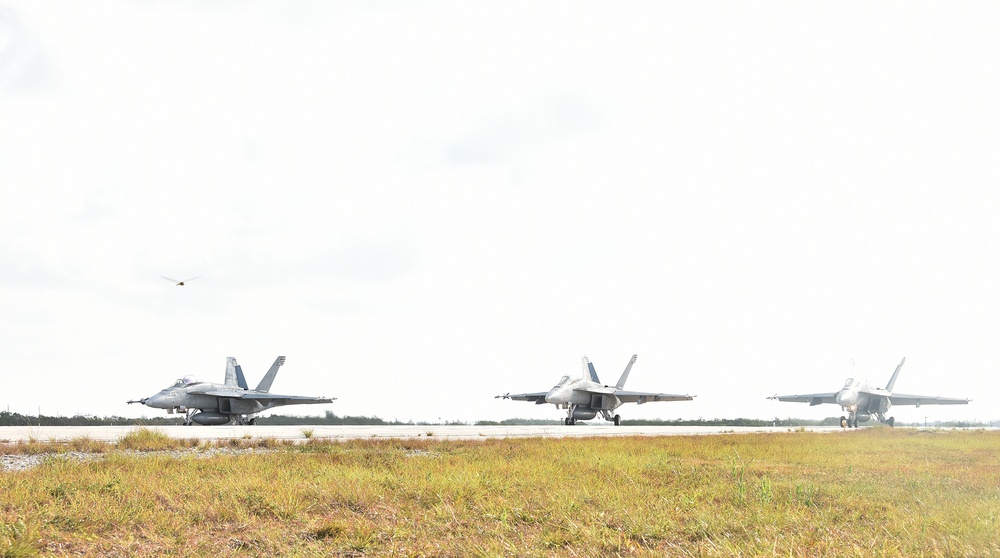 Super Hornets train at NAS Key West