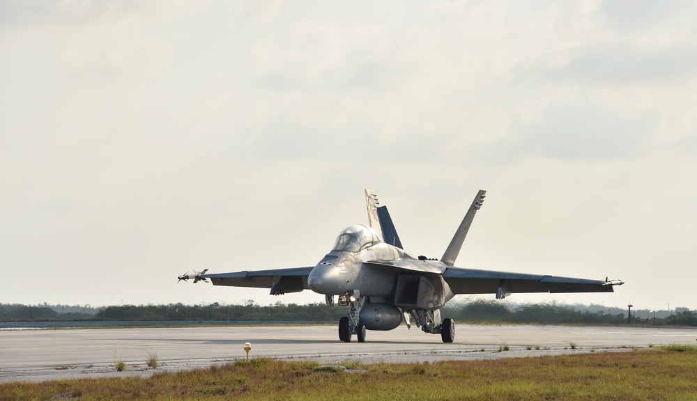 Super Hornets train at NAS Key West