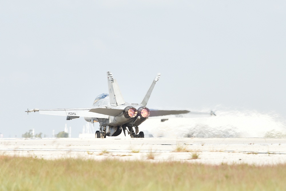 DVIDS - Images - Super Hornets train at NAS Key West [Image 3 of 5]