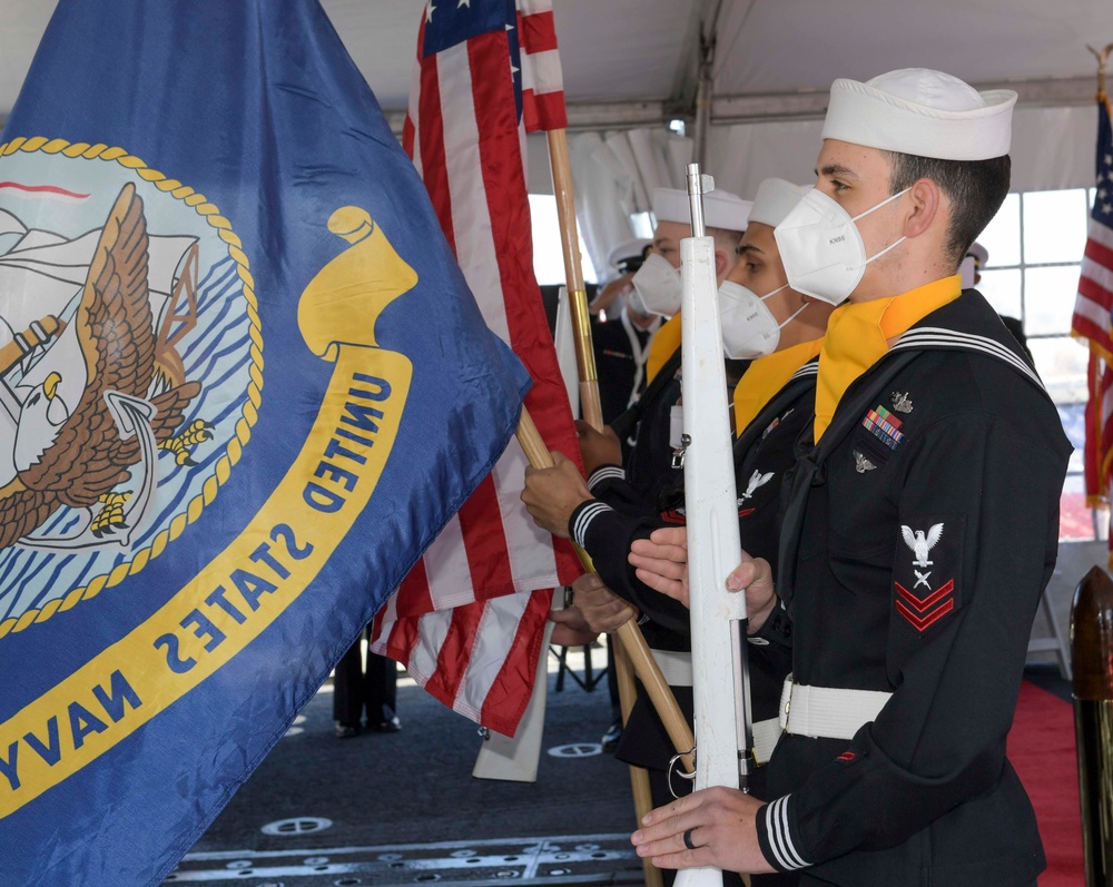 USS Mason Holds Change of Command