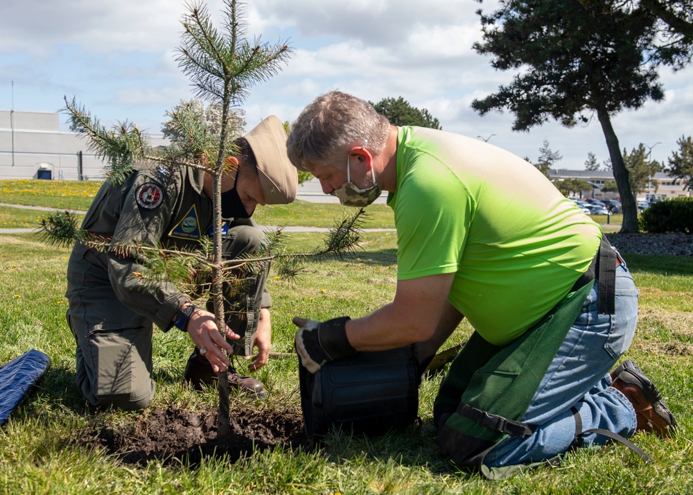 NAS Whidbey Island Commemorates Earth Day 2021