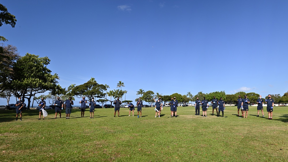 NAVSUP FLC Pearl Harbor Cleans Up for Earth Day
