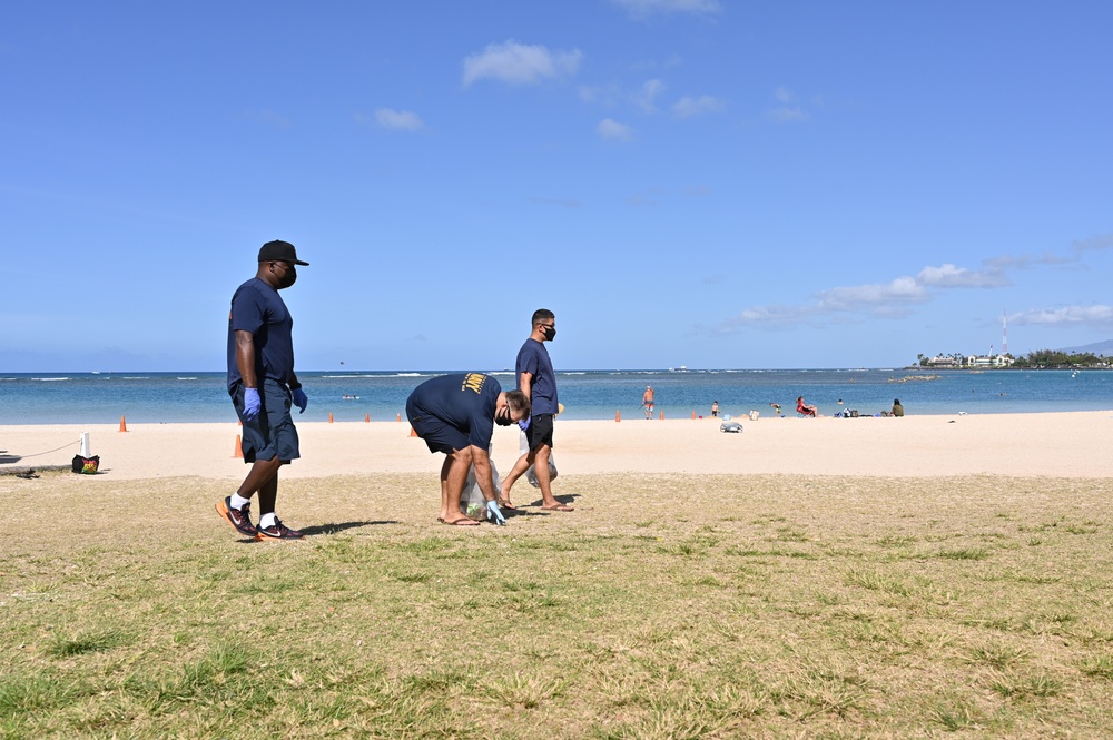 NAVSUP FLC Pearl Harbor Cleans Up for Earth Day