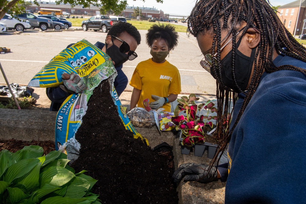 NPASE East Sailors cleanup command for Earth Day
