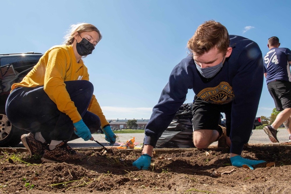 NPASE East Sailors cleanup command for Earth Day