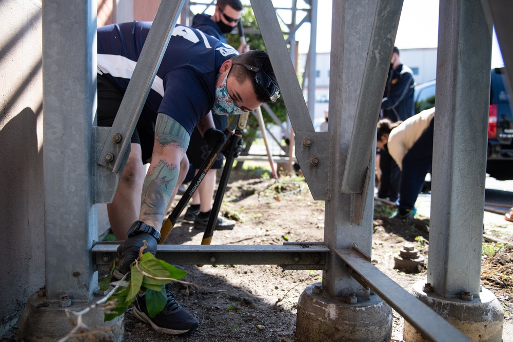 NPASE East Sailors cleanup command for Earth Day