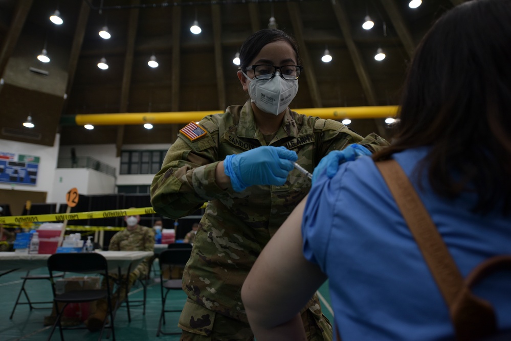 U.S. Army 25th Infantry Division Soldiers Assist Guam Department of Public Health and Social Services COVID-19 Vaccine Clinic